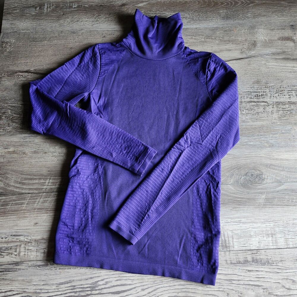 (S) Athleta long sleeve top